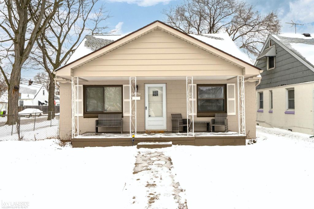 8205 State Park, Center Line, MI 48015