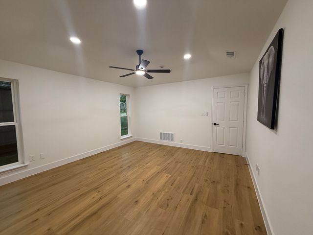 2302 Stone Glen Lane, Carrollton, TX 75007
