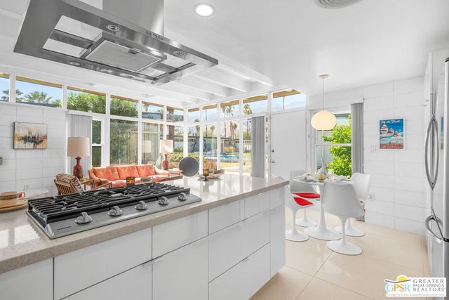 2244 E Tahquitz Canyon Way 8, Palm Springs, CA 92262