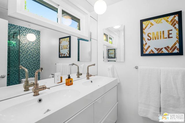 2244 E Tahquitz Canyon Way 8, Palm Springs, CA 92262