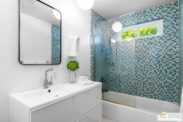 2244 E Tahquitz Canyon Way 8, Palm Springs, CA 92262