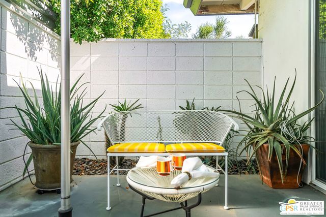 2244 E Tahquitz Canyon Way 8, Palm Springs, CA 92262