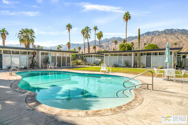 2244 E Tahquitz Canyon Way 8, Palm Springs, CA 92262