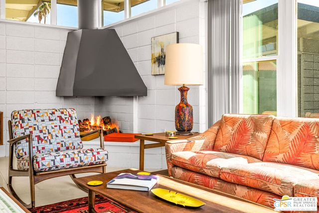 2244 E Tahquitz Canyon Way 8, Palm Springs, CA 92262