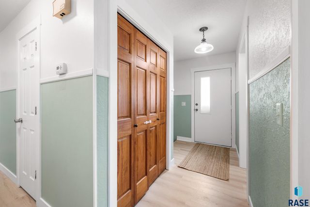 5704 W Walden Dr Drive, Sioux Falls, SD 57106