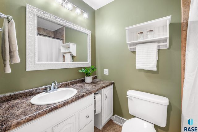 5704 W Walden Dr Drive, Sioux Falls, SD 57106