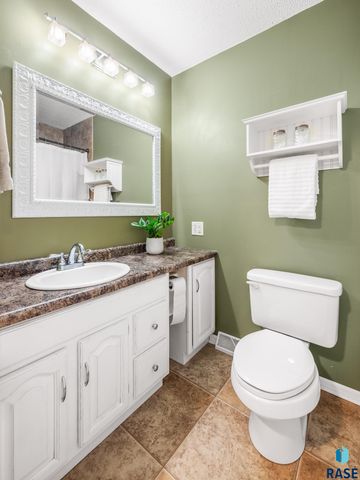 5704 W Walden Dr Drive, Sioux Falls, SD 57106