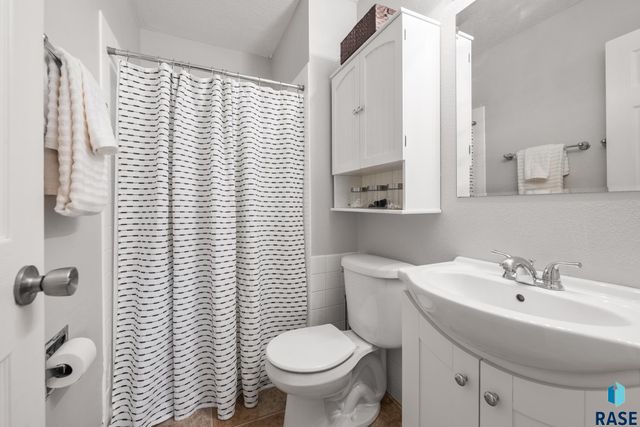 5704 W Walden Dr Drive, Sioux Falls, SD 57106