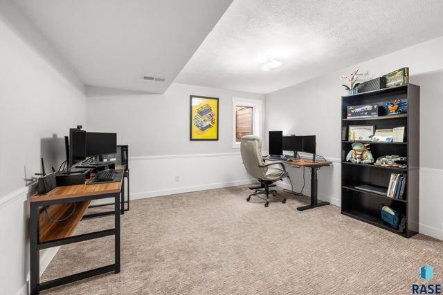 5704 W Walden Dr Drive, Sioux Falls, SD 57106