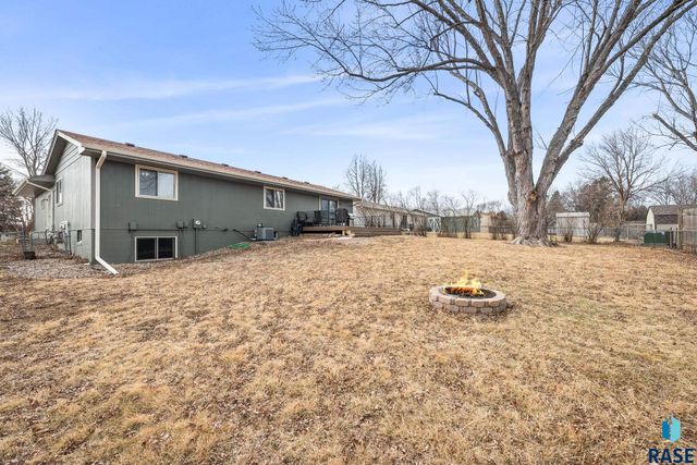 5704 W Walden Dr Drive, Sioux Falls, SD 57106