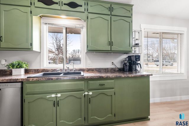 5704 W Walden Dr Drive, Sioux Falls, SD 57106