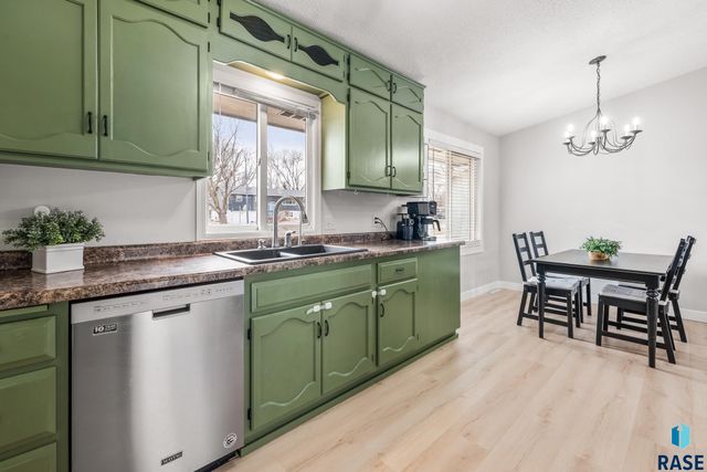 5704 W Walden Dr Drive, Sioux Falls, SD 57106