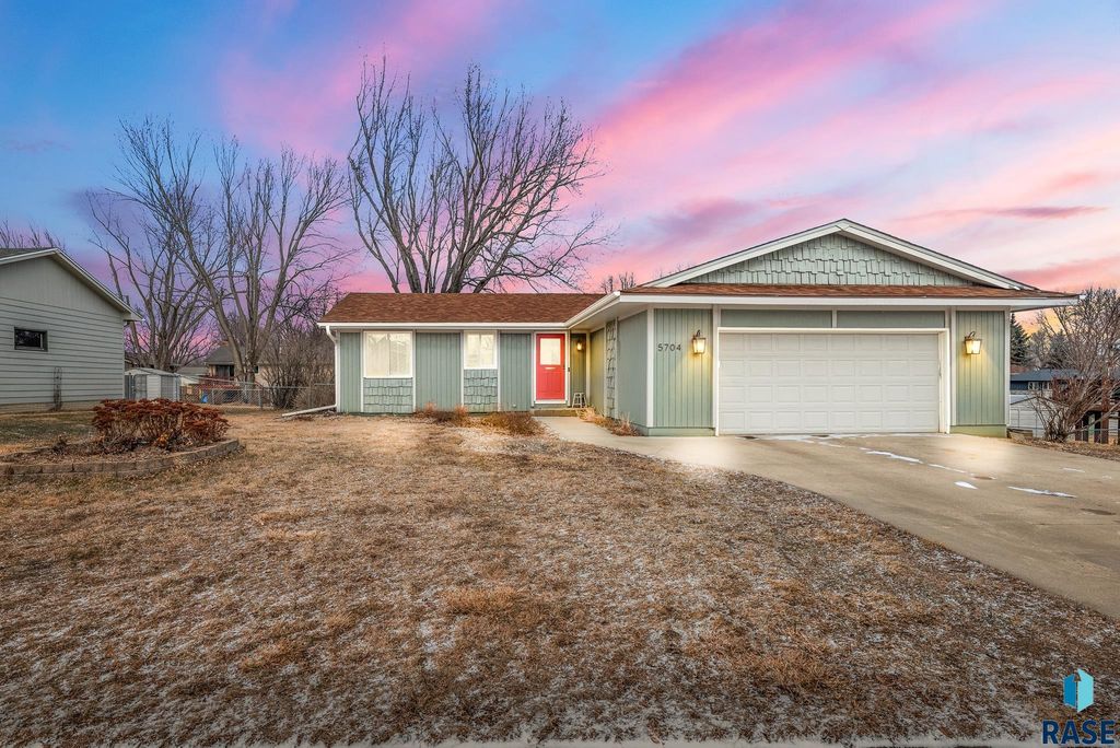 5704 W Walden Dr Drive, Sioux Falls, SD 57106