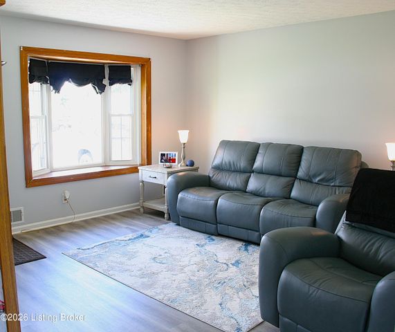 631 Flatlick Rd, Mt Washington, KY 40047