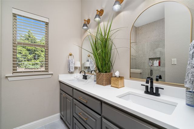 909 Amblewood Drive, Lucas, TX 75002