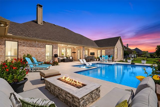 909 Amblewood Drive, Lucas, TX 75002