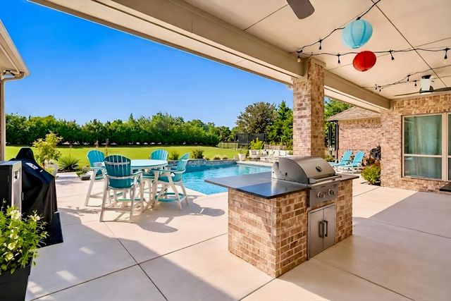 909 Amblewood Drive, Lucas, TX 75002