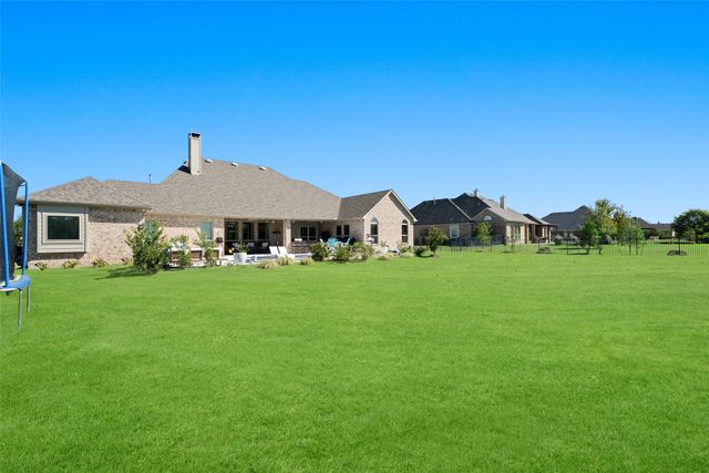 909 Amblewood Drive, Lucas, TX 75002