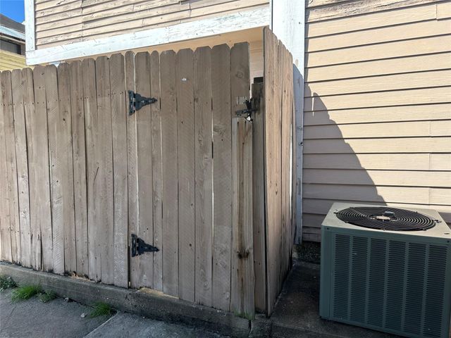 8405 Wilcrest Drive 2010, Houston, TX 77072