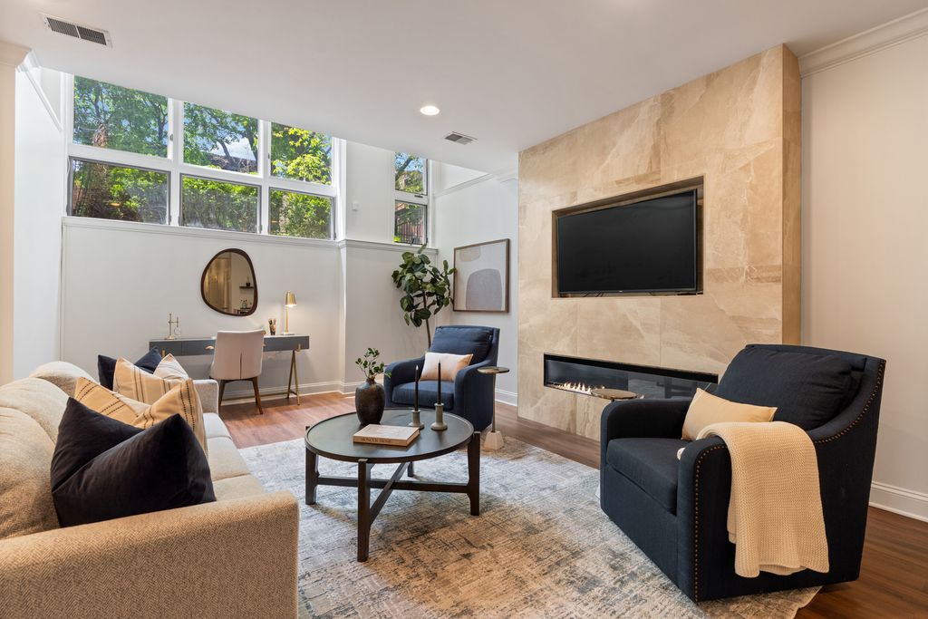 Image 18 of property listing at 2043 N Bissell Street 1, Chicago, IL 60614