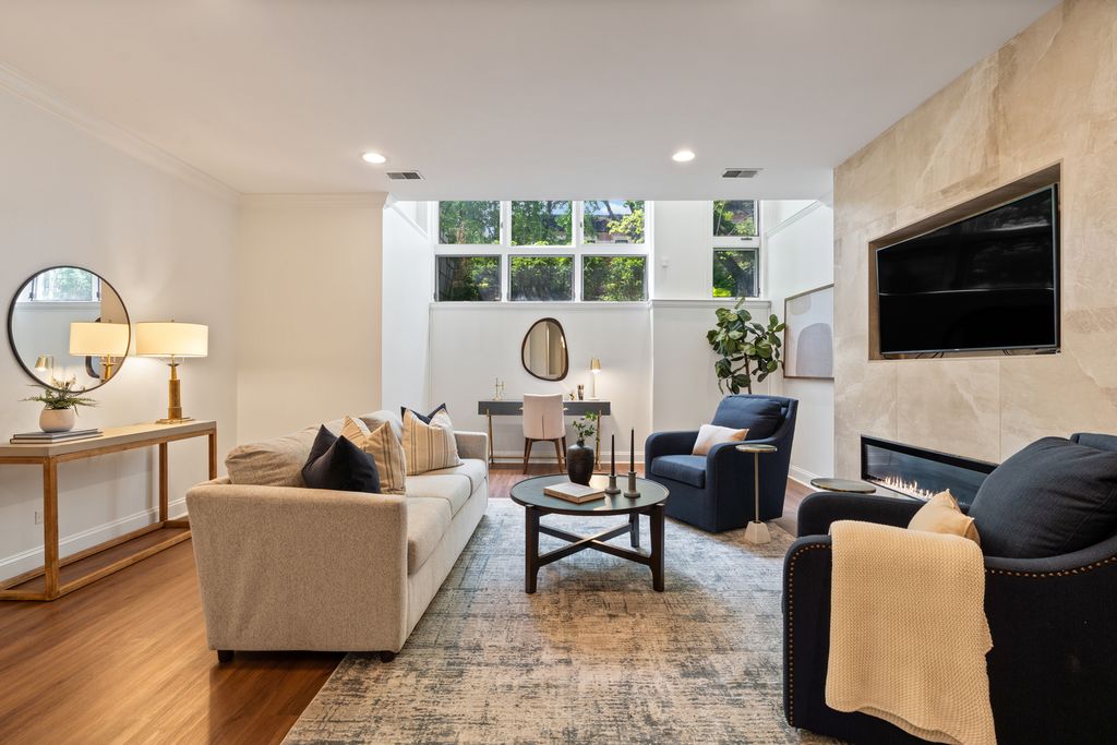 Image 19 of property listing at 2043 N Bissell Street 1, Chicago, IL 60614