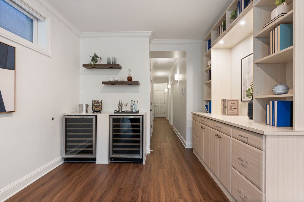 Image 22 of property listing at 2043 N Bissell Street 1, Chicago, IL 60614