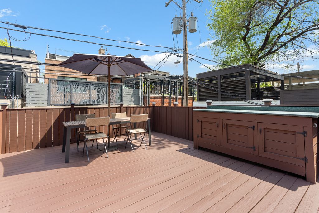 Image 30 of property listing at 2043 N Bissell Street 1, Chicago, IL 60614