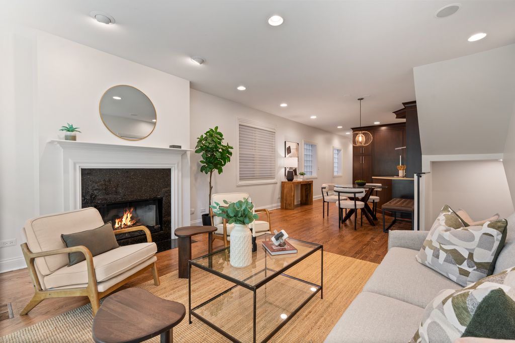 Image 5 of property listing at 2043 N Bissell Street 1, Chicago, IL 60614