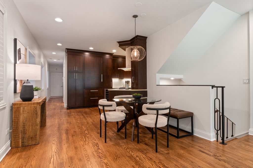 Image 6 of property listing at 2043 N Bissell Street 1, Chicago, IL 60614