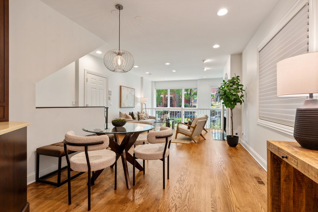 Image 7 of property listing at 2043 N Bissell Street 1, Chicago, IL 60614