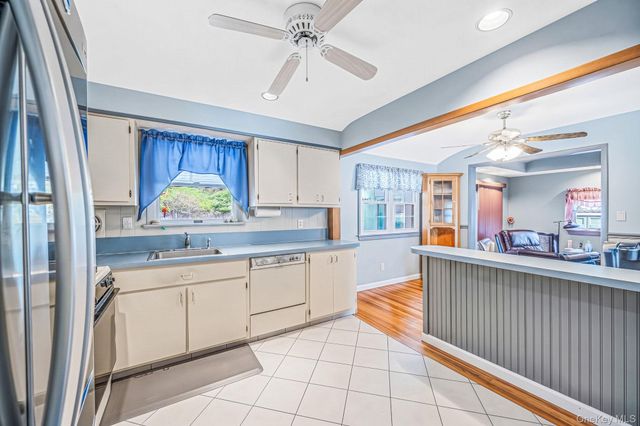 3 Gale Road, Oakdale, NY 11769
