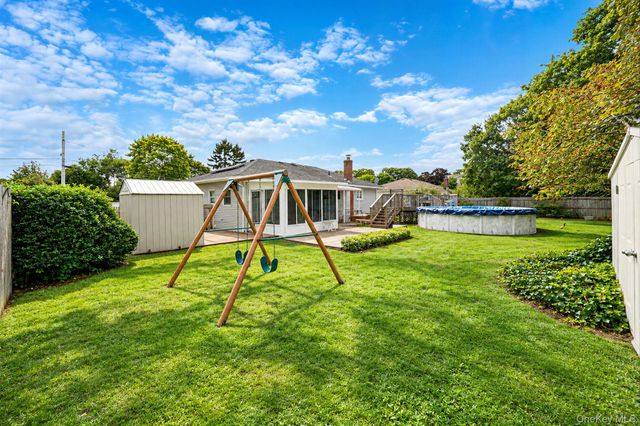 3 Gale Road, Oakdale, NY 11769
