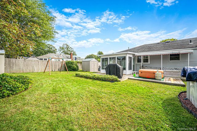 3 Gale Road, Oakdale, NY 11769