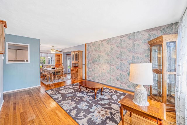3 Gale Road, Oakdale, NY 11769