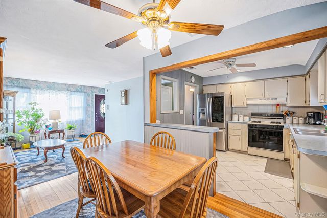 3 Gale Road, Oakdale, NY 11769