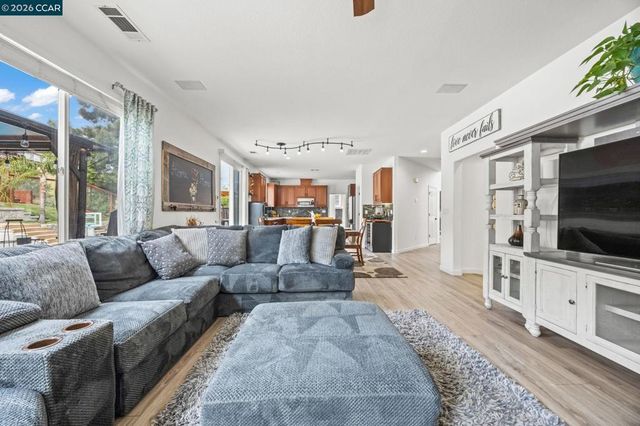 911 Autumn Oak Cir, Concord, CA 94521