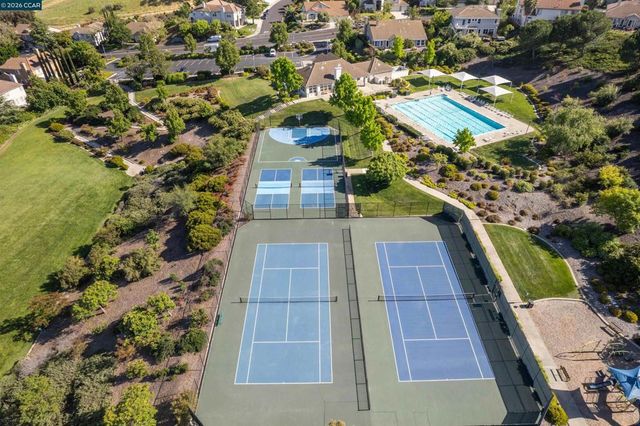 911 Autumn Oak Cir, Concord, CA 94521