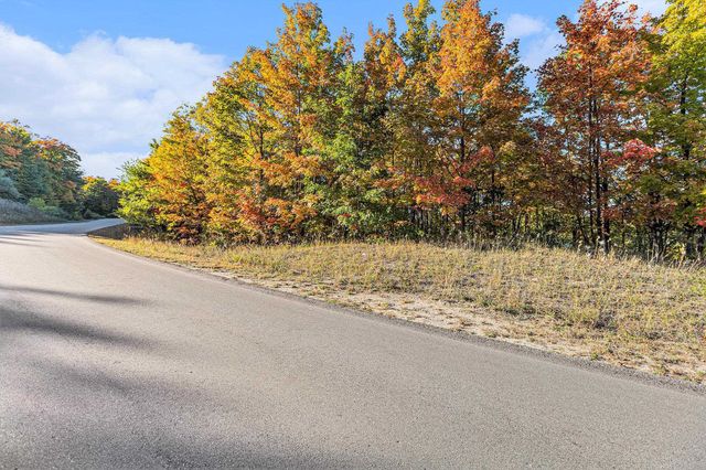 4885 Grayhawk Boulevard, Traverse City, MI 49684