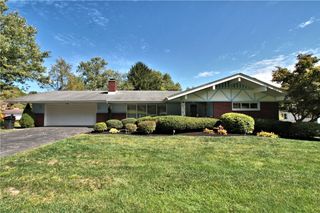 803 Brookview Dr, Hempfield Twp, PA 15601
