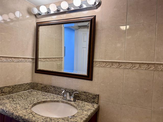 10850 N Kendall Dr 414, Miami, FL 33176