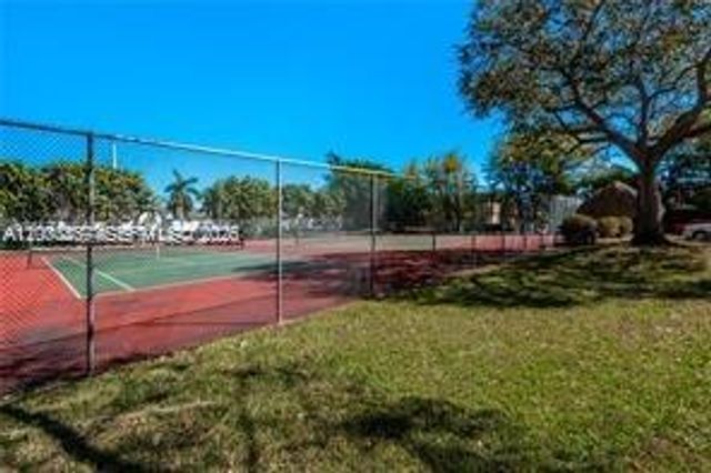 10850 N Kendall Dr 414, Miami, FL 33176