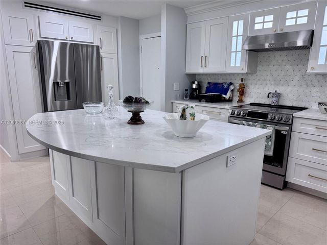 10850 N Kendall Dr 414, Miami, FL 33176