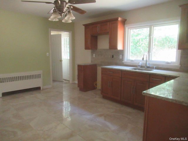 33 Meadow Avenue, Chester, NY 10918