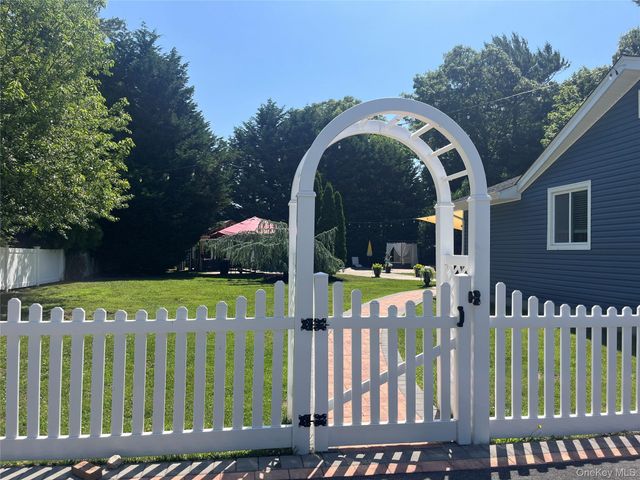 703 Lincoln Avenue, Sayville, NY 11782