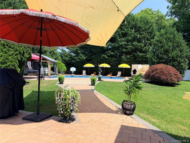 703 Lincoln Avenue, Sayville, NY 11782