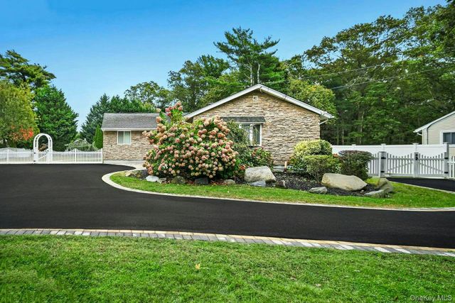 703 Lincoln Avenue, Sayville, NY 11782