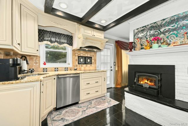 703 Lincoln Avenue, Sayville, NY 11782