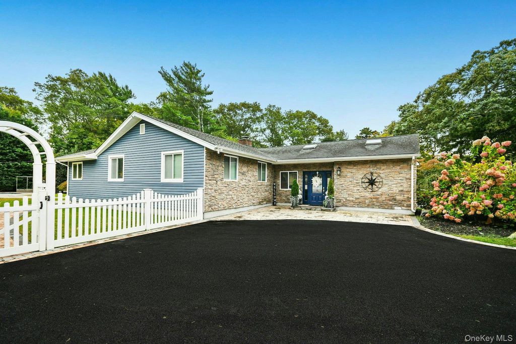 703 Lincoln Avenue, Sayville, NY 11782