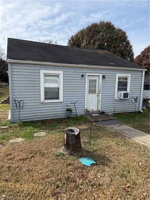 163 Jackson Avenue, Lexington, NC 27295