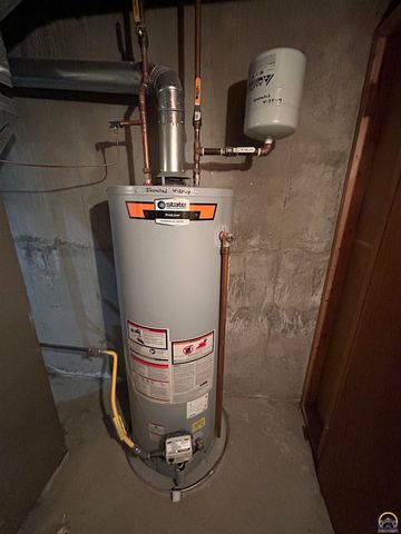 3006 SE Downing DR, Topeka, KS 66605